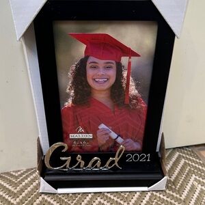Malden NWT  4x6 Black and Gold Graduation 2021 Standing Photo Frame